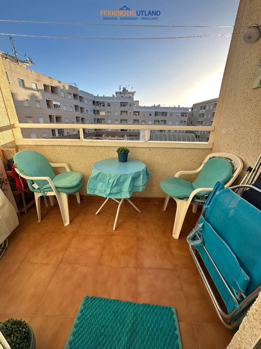 1 chambre Appartement à vendre à Torrevieja avec piscine - 135 000 € (Ref: 10136545)