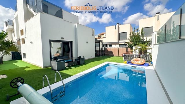 5 chambre Villa/Maison à vendre à Puerto Deportivo, Torrevieja avec piscine garage - 549 000 € (Ref: 10136546)