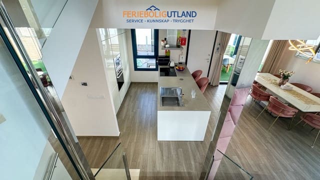 5 chambre Villa/Maison à vendre à Puerto Deportivo, Torrevieja avec piscine garage - 549 000 € (Ref: 10136546)