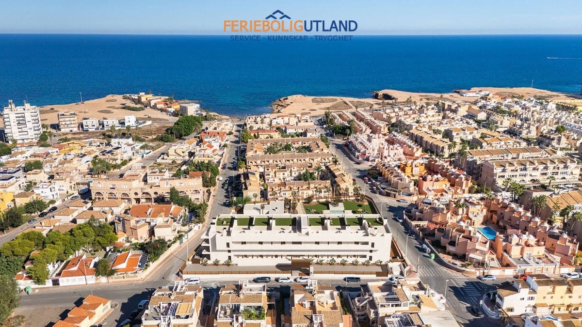 3 soverom Villa til salgs i Torrevieja med svømmebasseng garasje - € 589 900 (Ref: 10136549)