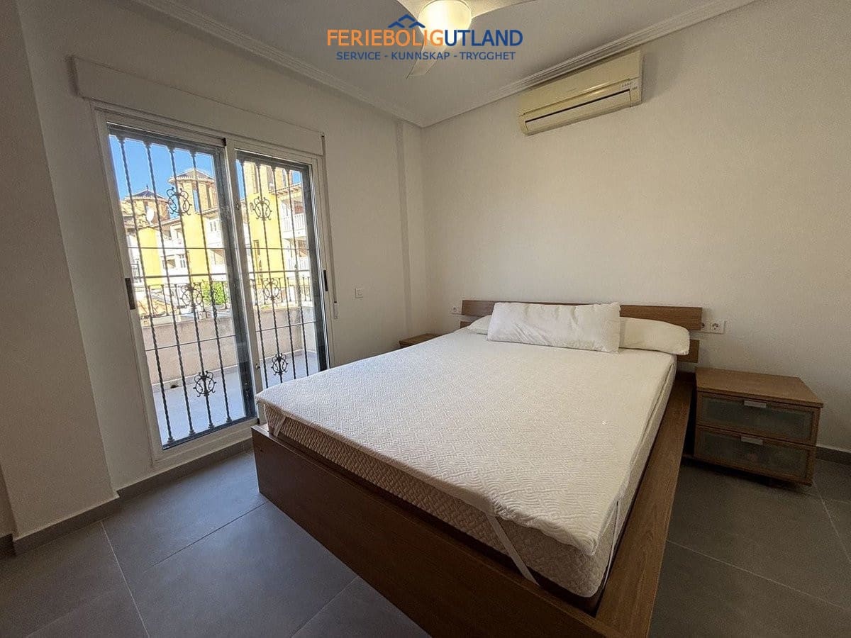 3 soveværelse Byhus til salg i La Zenia med swimmingpool - € 285.000 (Ref: 10136726)