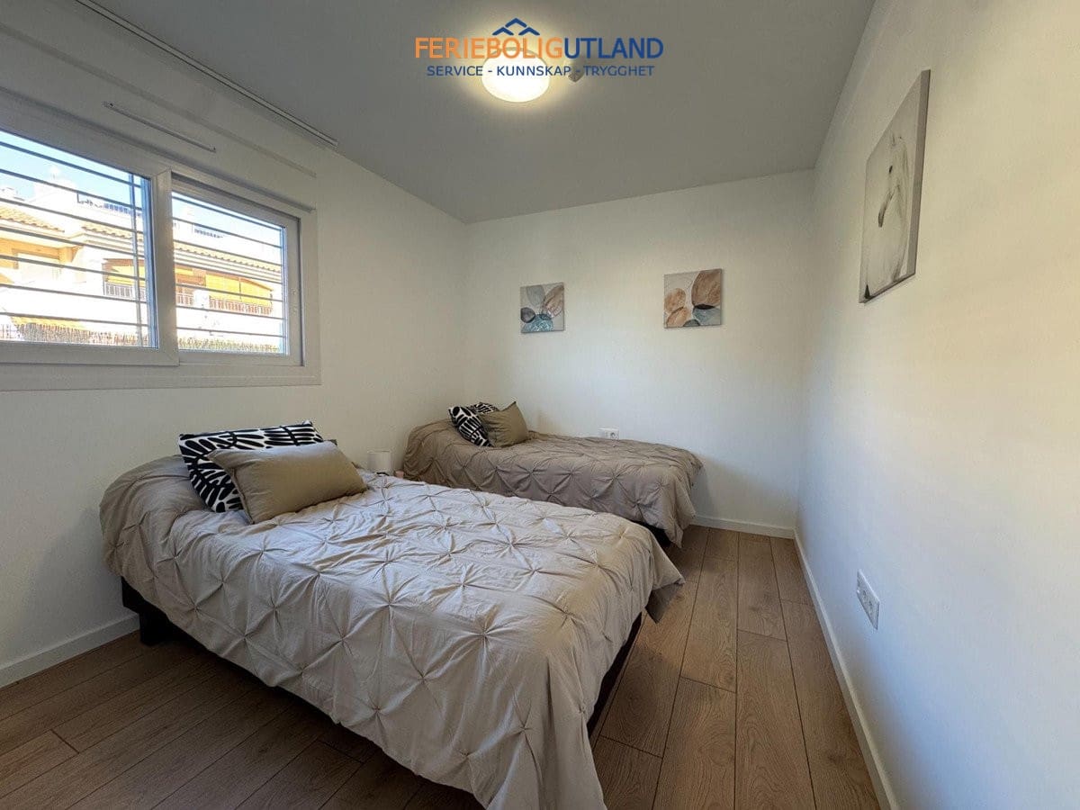 2 soverom Leilighet til salgs i Pilar de la Horadada med svømmebasseng garasje - € 300 000 (Ref: 10136728)