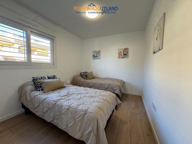 2 soverom Leilighet til salgs i Mil Palmeras, Pilar de la Horadada med svømmebasseng garasje - € 300 000 (Ref: 10136728)