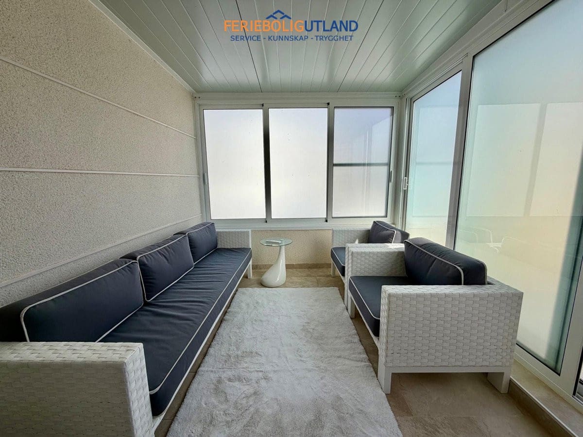 4 soveværelse Semi-Rækkehus til salg i La Zenia med swimmingpool - € 430.000 (Ref: 10140342)