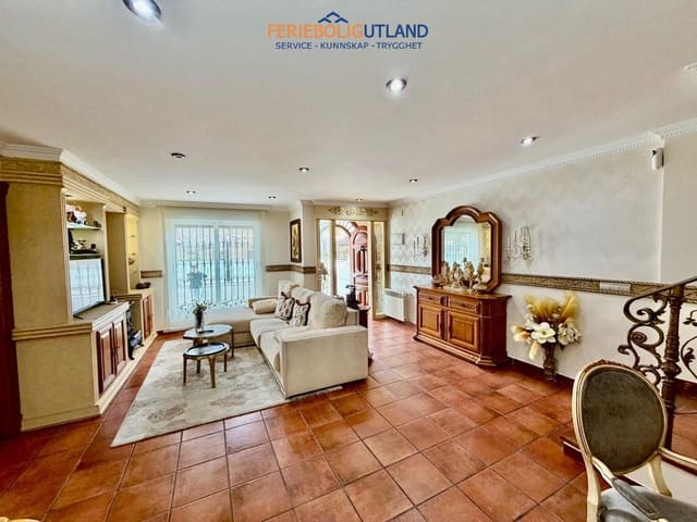4 soveværelse Semi-Rækkehus til salg i La Zenia, Orihuela med swimmingpool - € 430.000 (Ref: 10140342)