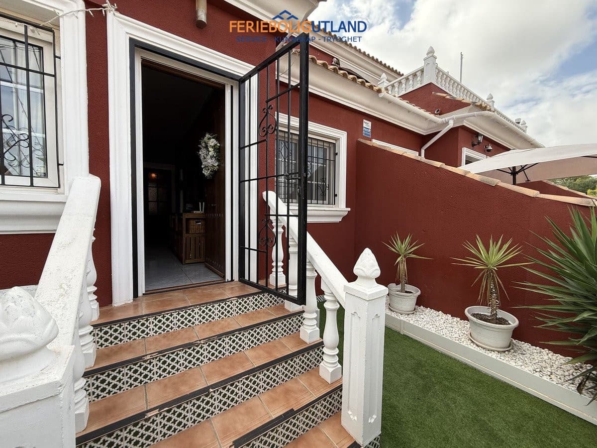 3 sovrum Hus till salu i Villamartin med pool garage - 274 900 € (Ref: 10141345)