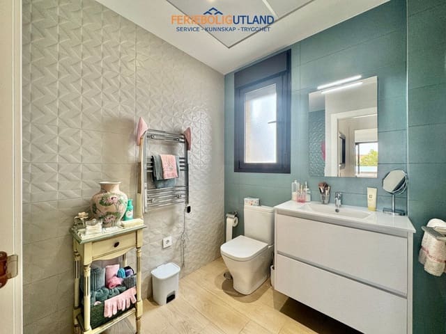 3 bedroom Townhouse for sale in San Pedro del Pinatar ciudad, San Pedro del Pinatar with pool garage - € 395,000 (Ref: 10144914)