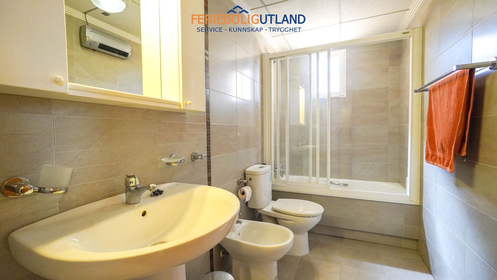 3 bedroom Townhouse for sale in Villamartin with pool garage - € 325,000 (Ref: 10144916)