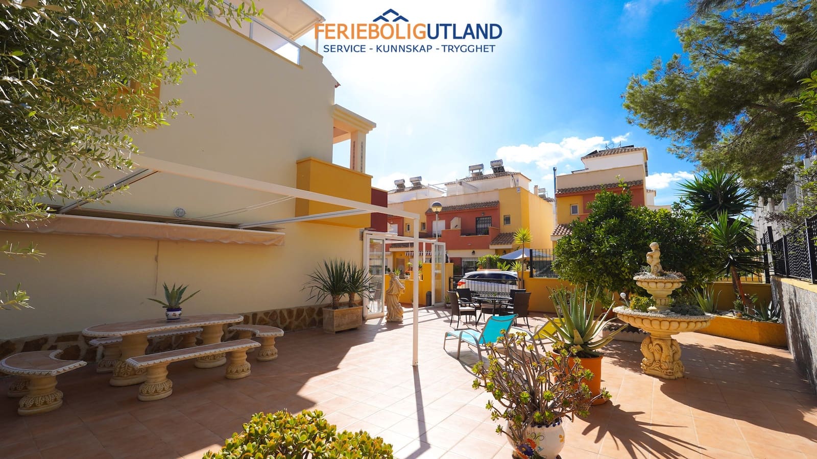3 bedroom Townhouse for sale in Villamartin with pool garage - € 325,000 (Ref: 10144916)