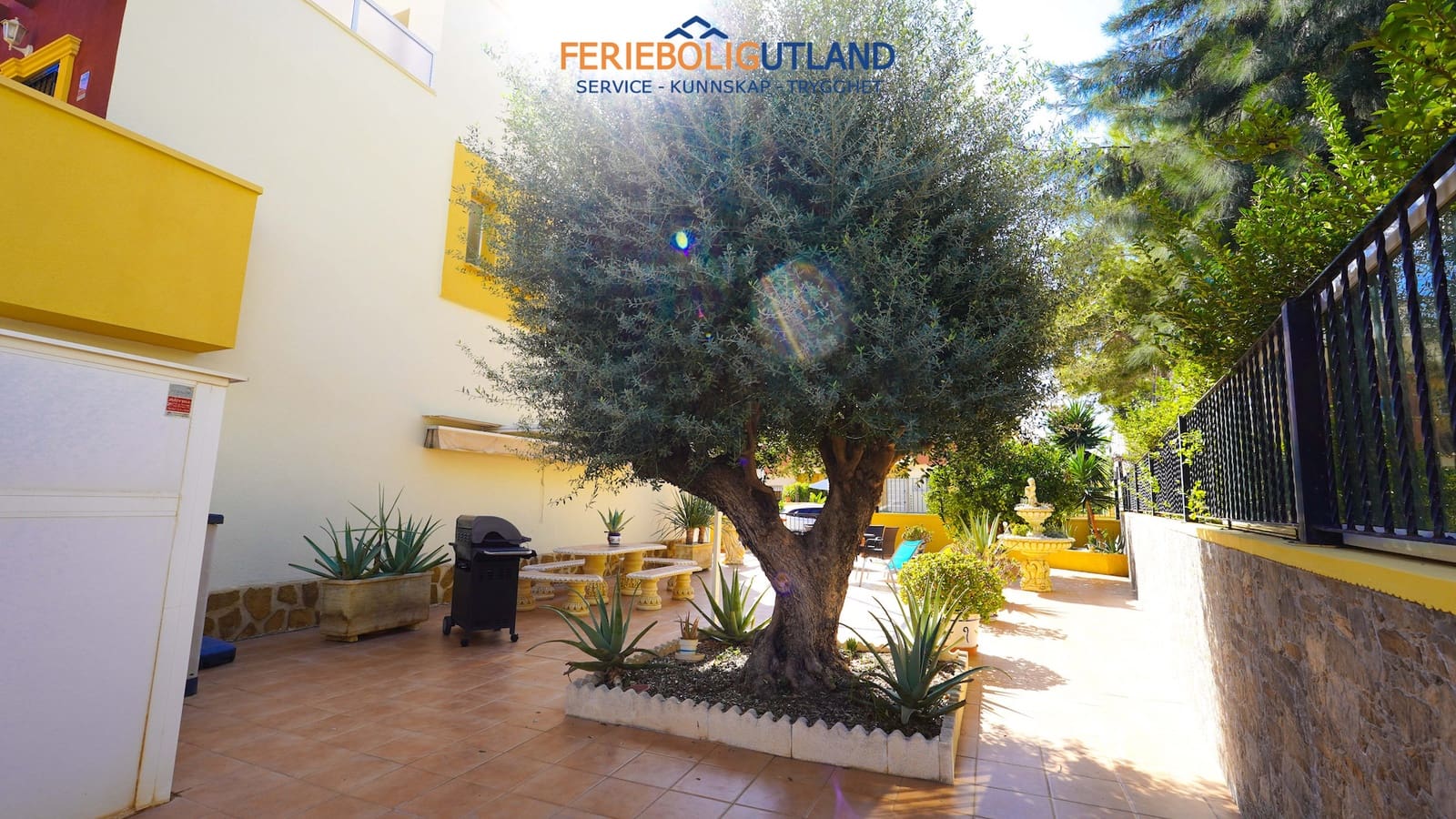 3 bedroom Townhouse for sale in Villamartin with pool garage - € 325,000 (Ref: 10144916)