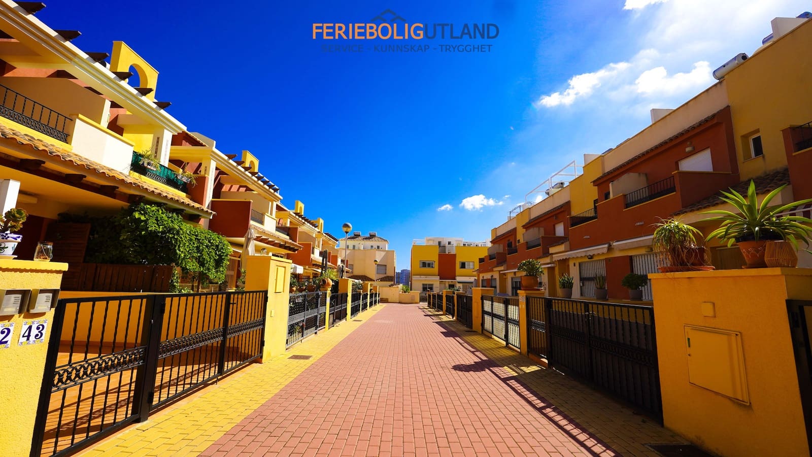 3 bedroom Townhouse for sale in Villamartin with pool garage - € 325,000 (Ref: 10144916)