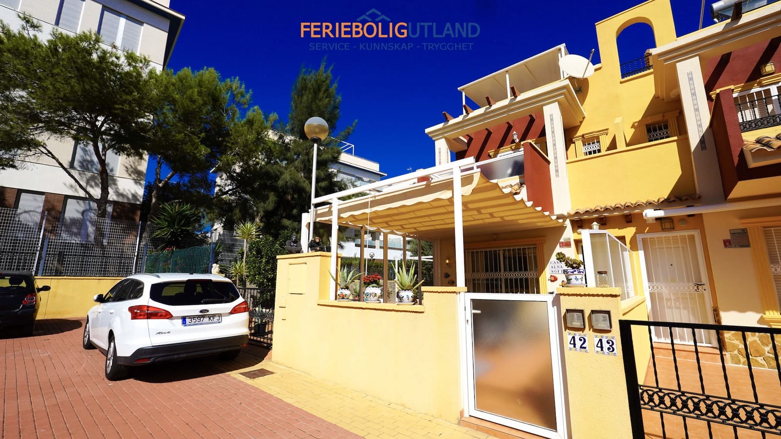 3 bedroom Townhouse for sale in Villamartin with pool garage - € 325,000 (Ref: 10144916)