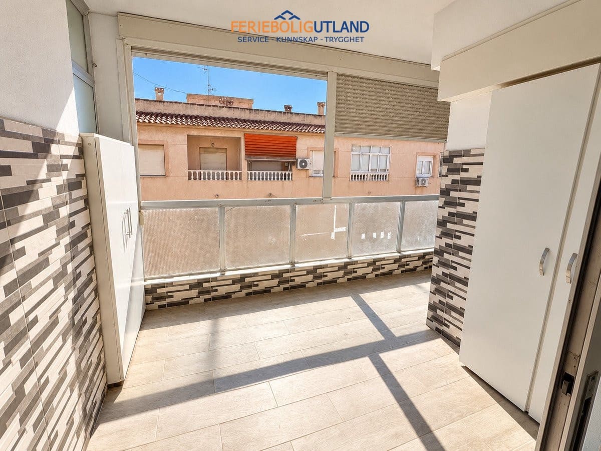2 quarto Apartamento para venda em Torrevieja com piscina - 135 000 € (Ref: 10144917)