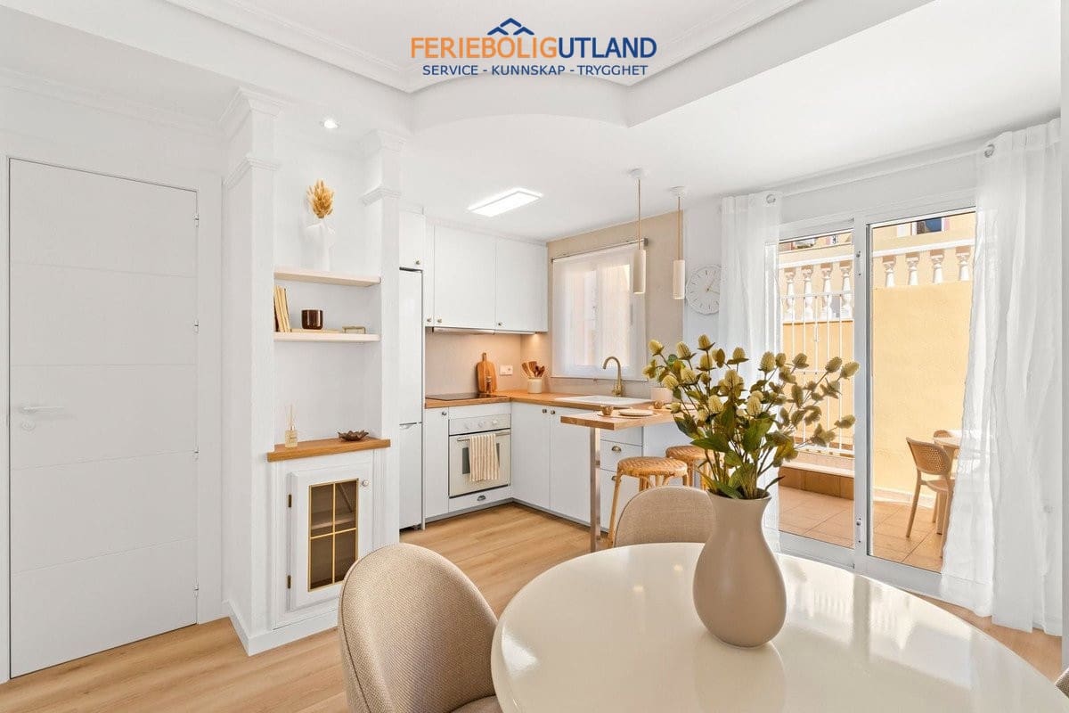 2 sovrum Hus till salu i Villamartin med pool garage - 229 800 € (Ref: 10144918)