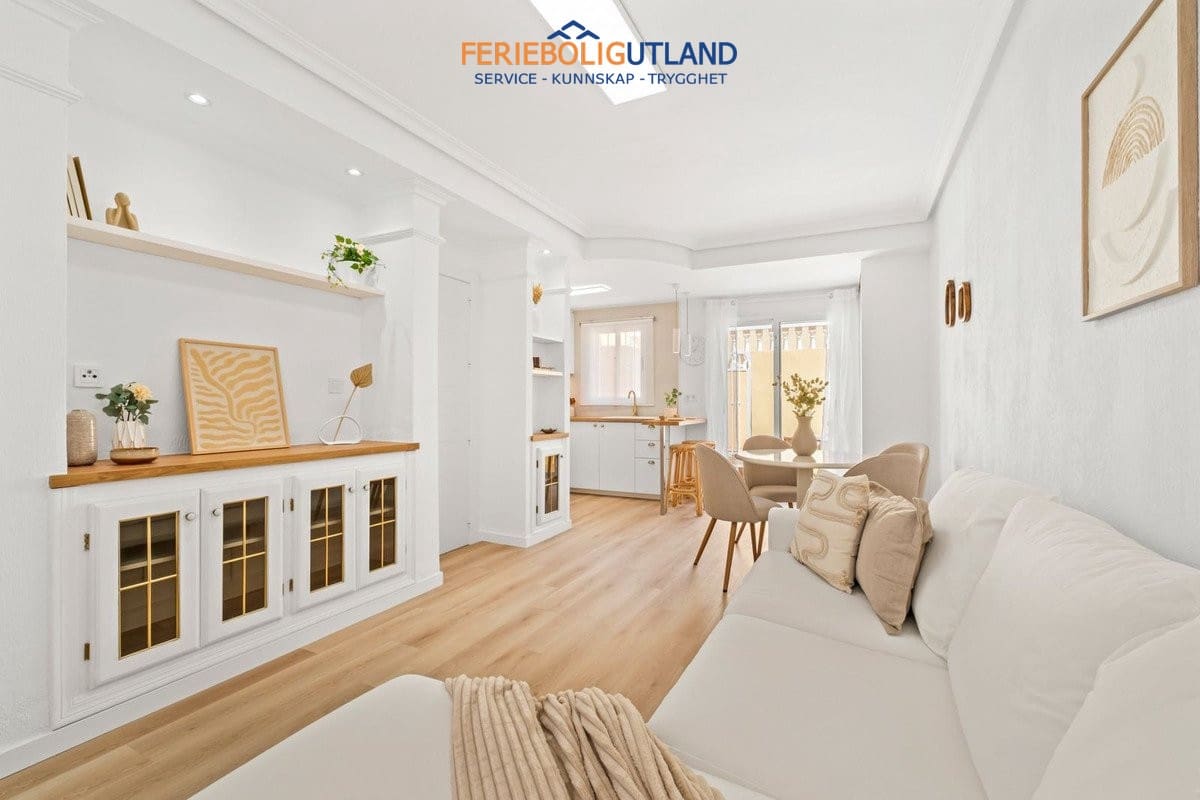 2 sovrum Hus till salu i Villamartin med pool garage - 229 800 € (Ref: 10144918)