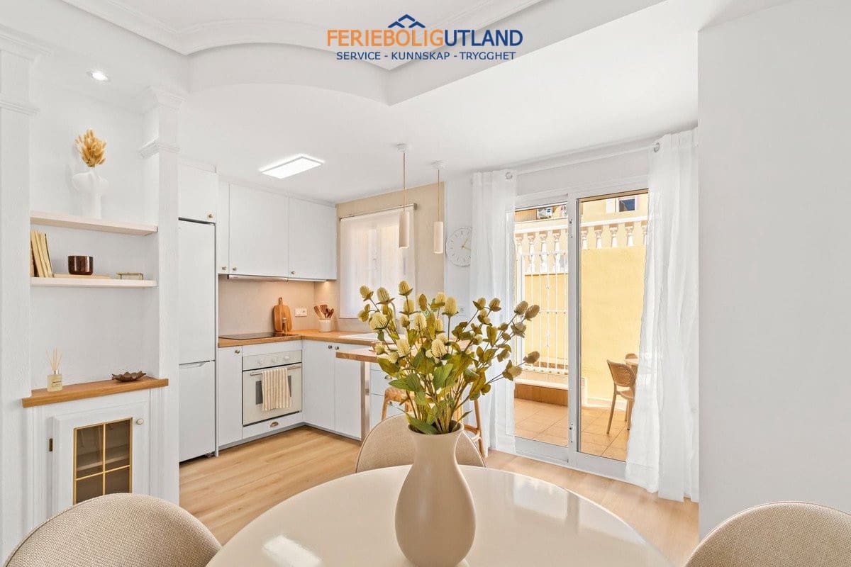 2 sovrum Hus till salu i Villamartin med pool garage - 229 800 € (Ref: 10144918)