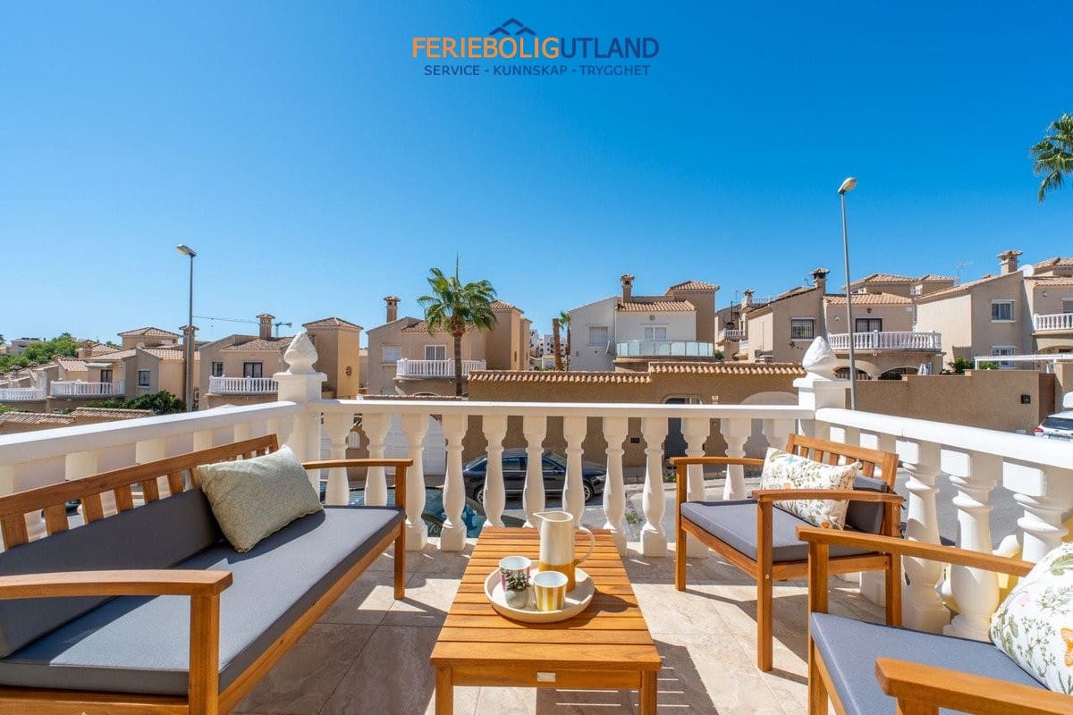 2 sovrum Hus till salu i Villamartin med pool garage - 229 800 € (Ref: 10144918)