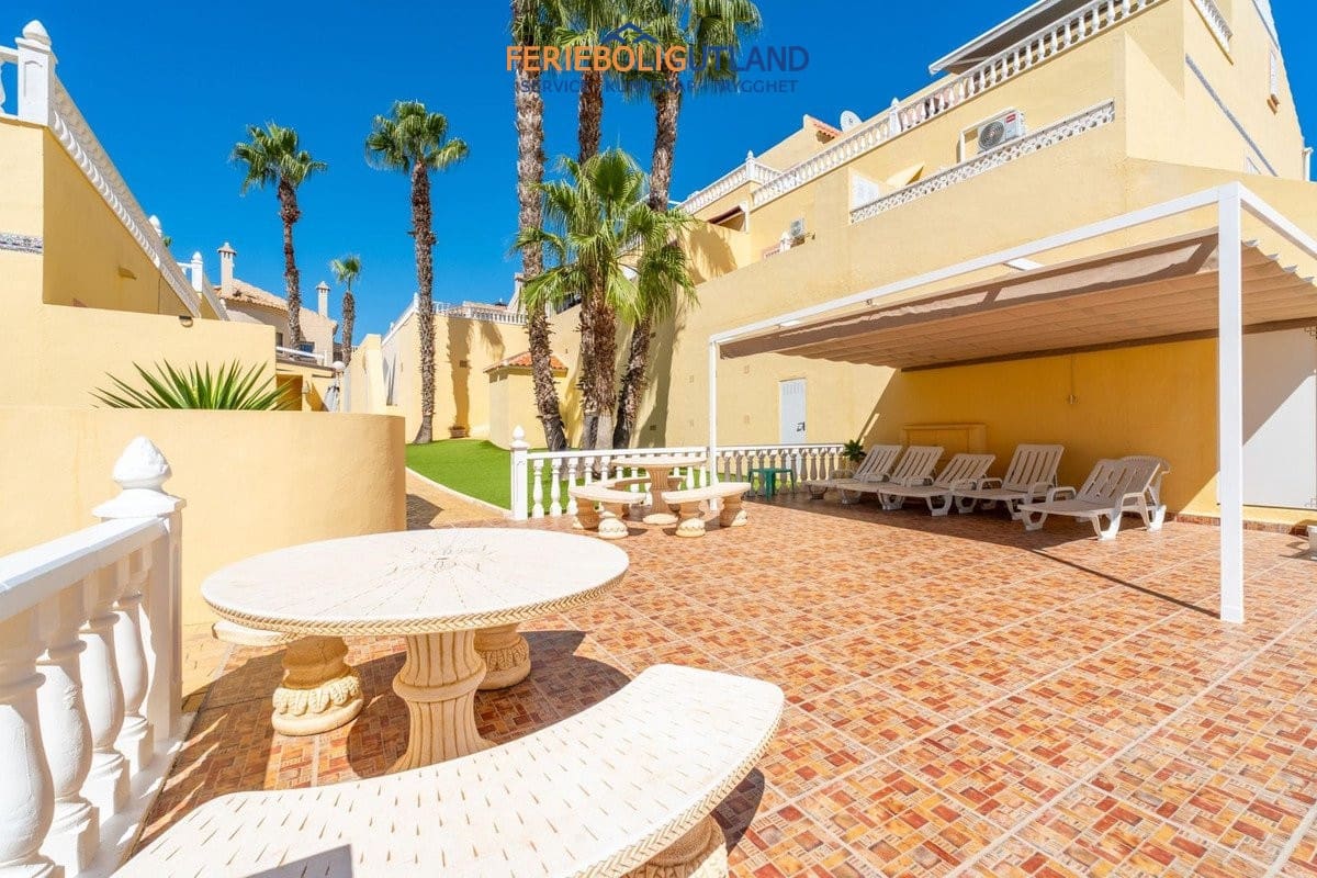 2 sovrum Hus till salu i Villamartin med pool garage - 229 800 € (Ref: 10144918)