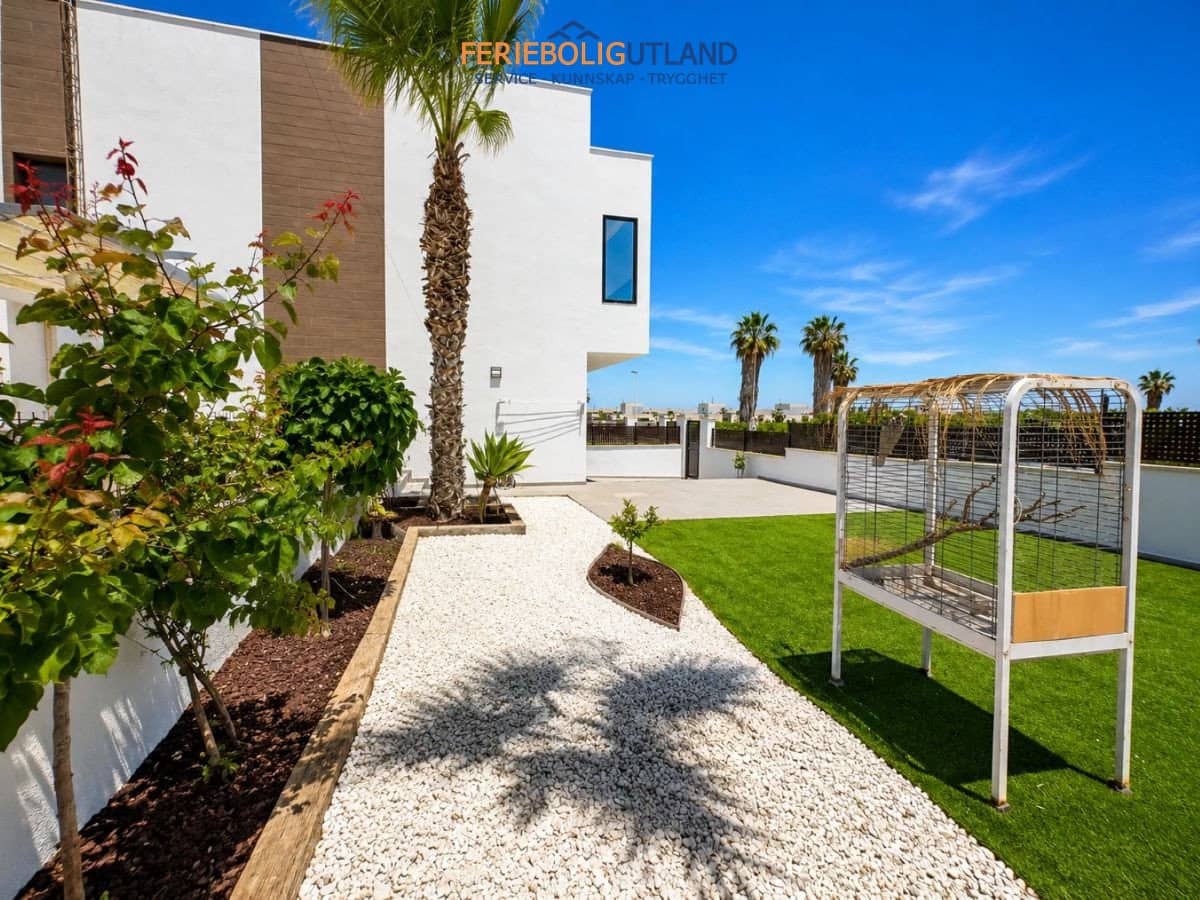 3 chambre Maison de Ville à vendre à Torrevieja avec piscine garage - 429 000 € (Ref: 10145054)