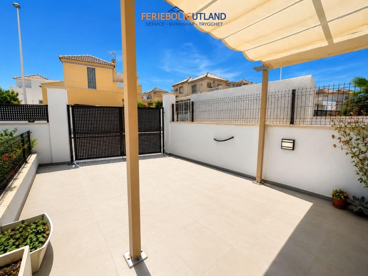 3 chambre Maison de Ville à vendre à Torrevieja avec piscine garage - 429 000 € (Ref: 10145054)
