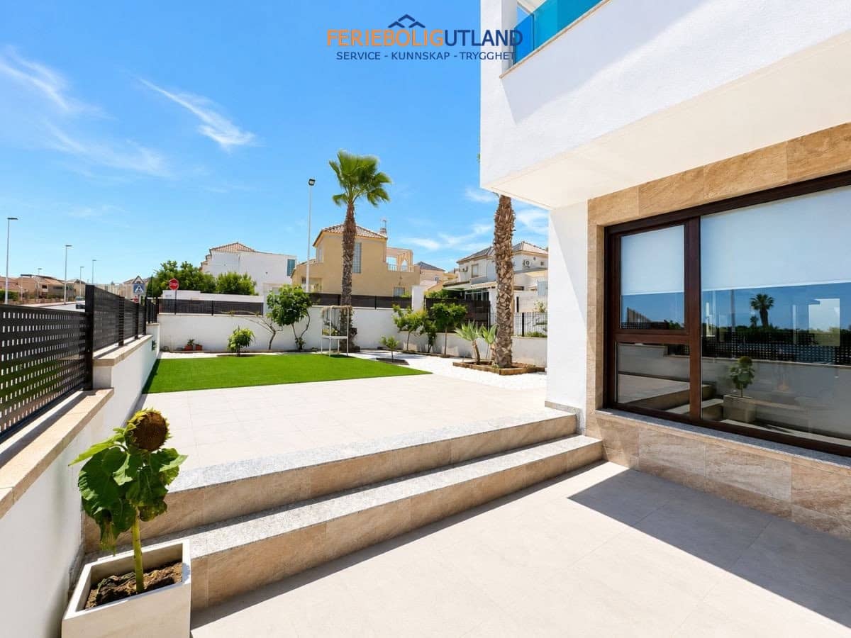 3 chambre Maison de Ville à vendre à Torrevieja avec piscine garage - 429 000 € (Ref: 10145054)