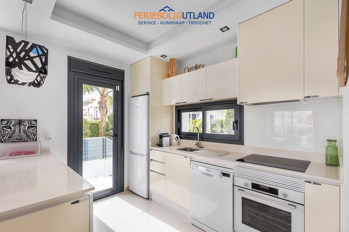 4 soverom Villa til salgs i Ciudad Quesada med svømmebasseng garasje - € 425 000 (Ref: 10145056)