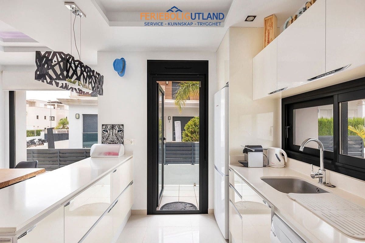 4 soverom Villa til salgs i Ciudad Quesada med svømmebasseng garasje - € 425 000 (Ref: 10145056)