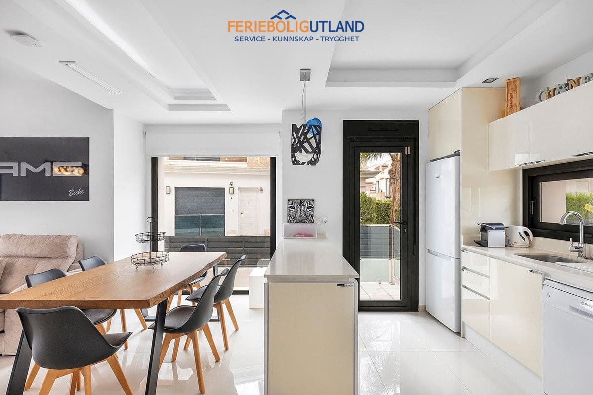 4 soverom Villa til salgs i Ciudad Quesada med svømmebasseng garasje - € 425 000 (Ref: 10145056)