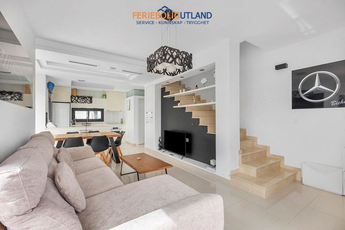 4 soverom Villa til salgs i Ciudad Quesada med svømmebasseng garasje - € 425 000 (Ref: 10145056)