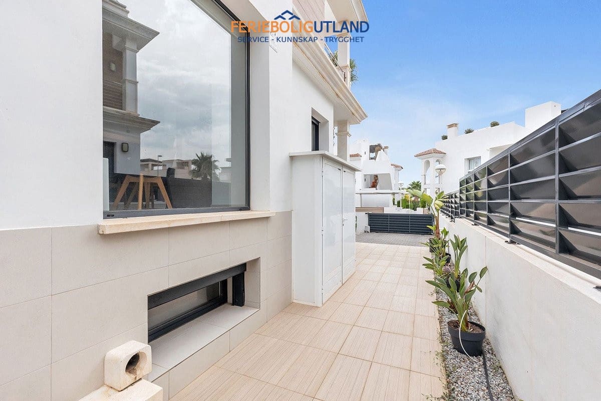 4 soverom Villa til salgs i Ciudad Quesada med svømmebasseng garasje - € 425 000 (Ref: 10145056)