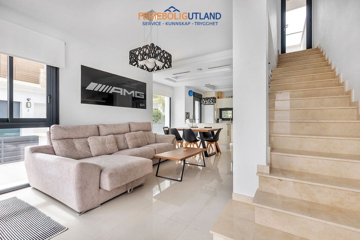 4 soverom Villa til salgs i Ciudad Quesada med svømmebasseng garasje - € 425 000 (Ref: 10145056)