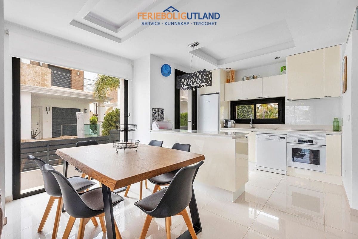 4 soverom Villa til salgs i Ciudad Quesada med svømmebasseng garasje - € 425 000 (Ref: 10145056)