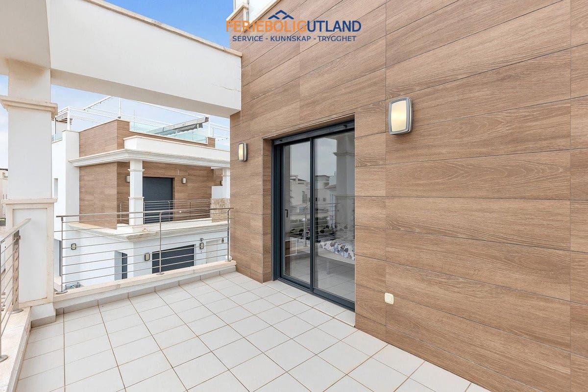 4 soverom Villa til salgs i Ciudad Quesada med svømmebasseng garasje - € 425 000 (Ref: 10145056)