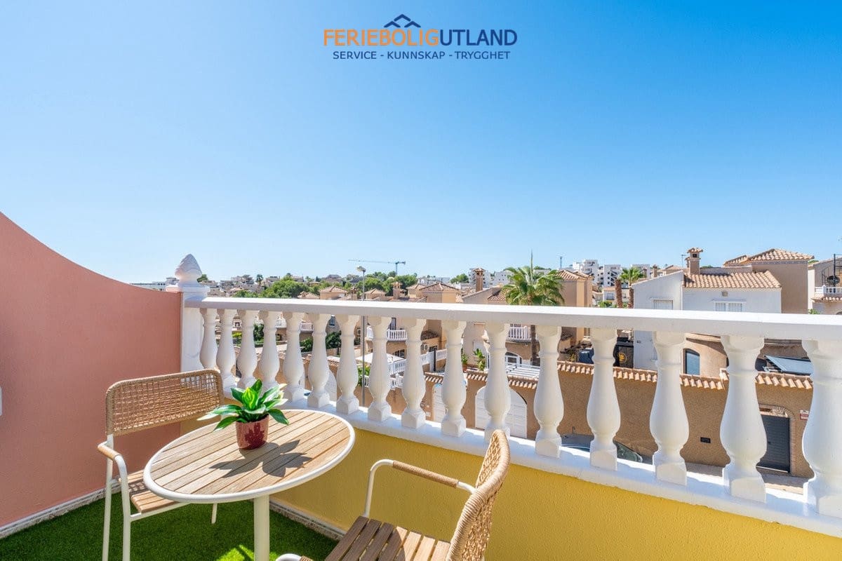 2 bedroom Townhouse for sale in Villamartin with pool - € 229,800 (Ref: 10154107)