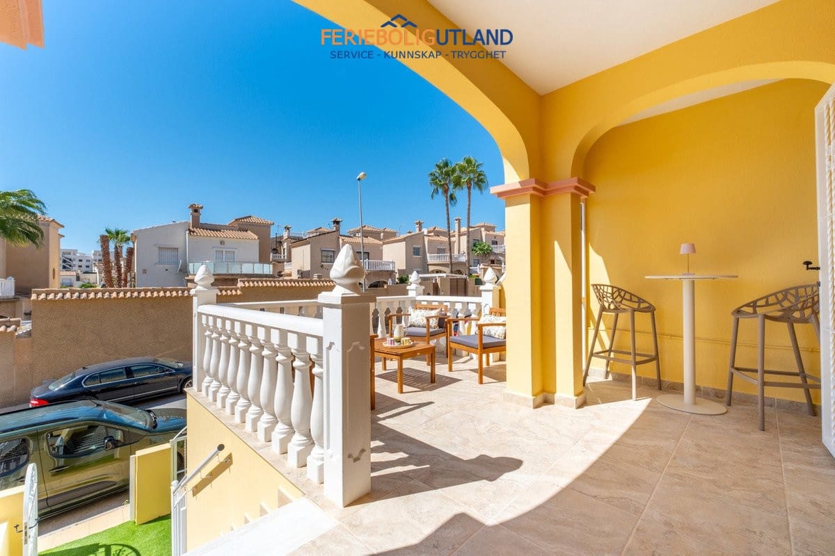 2 bedroom Townhouse for sale in Villamartin with pool - € 229,800 (Ref: 10154107)