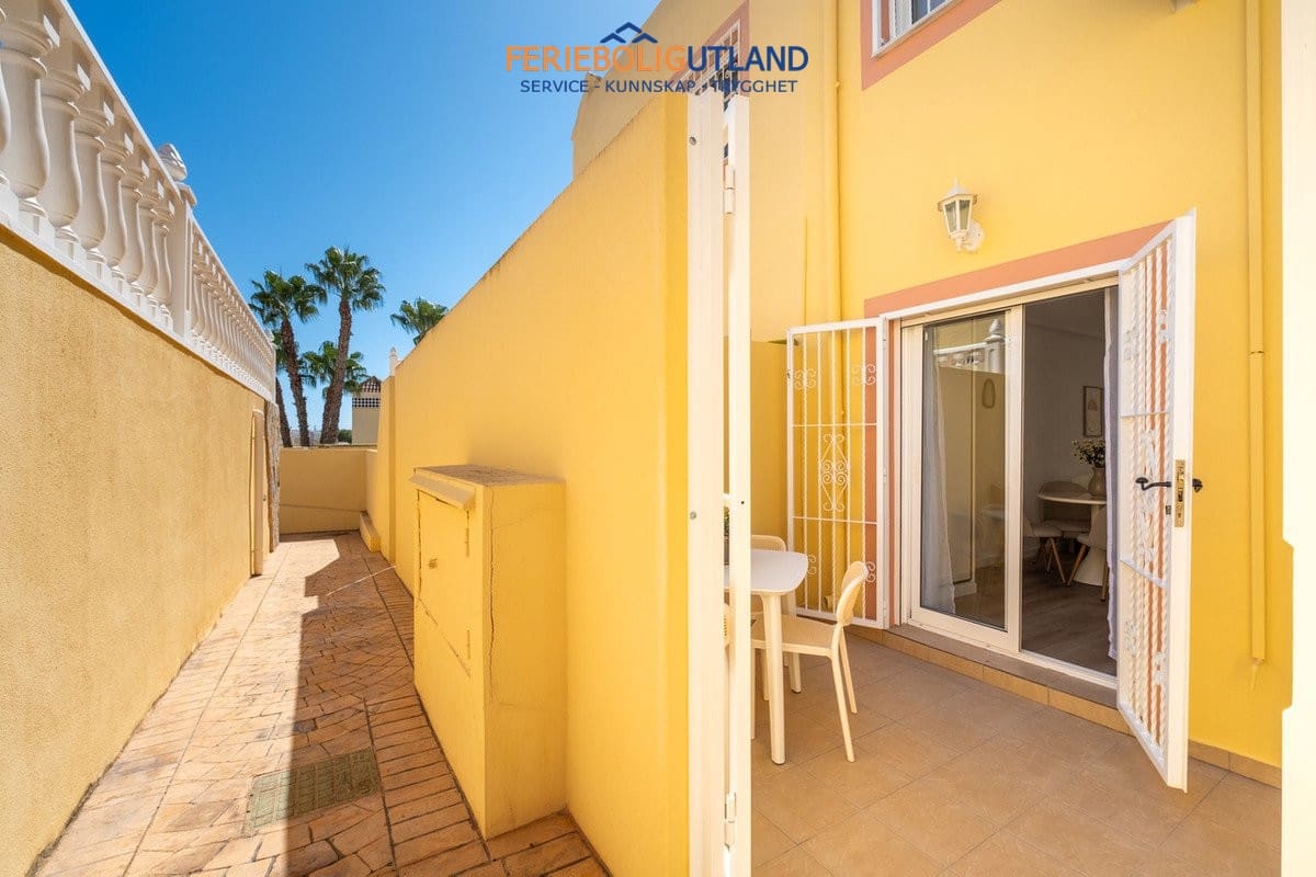 2 bedroom Townhouse for sale in Villamartin with pool - € 229,800 (Ref: 10154107)