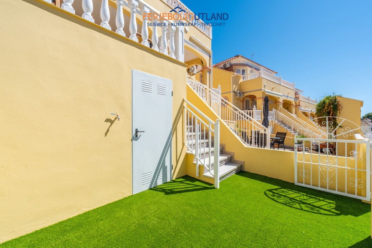 2 bedroom Townhouse for sale in Villamartin with pool - € 229,800 (Ref: 10154107)