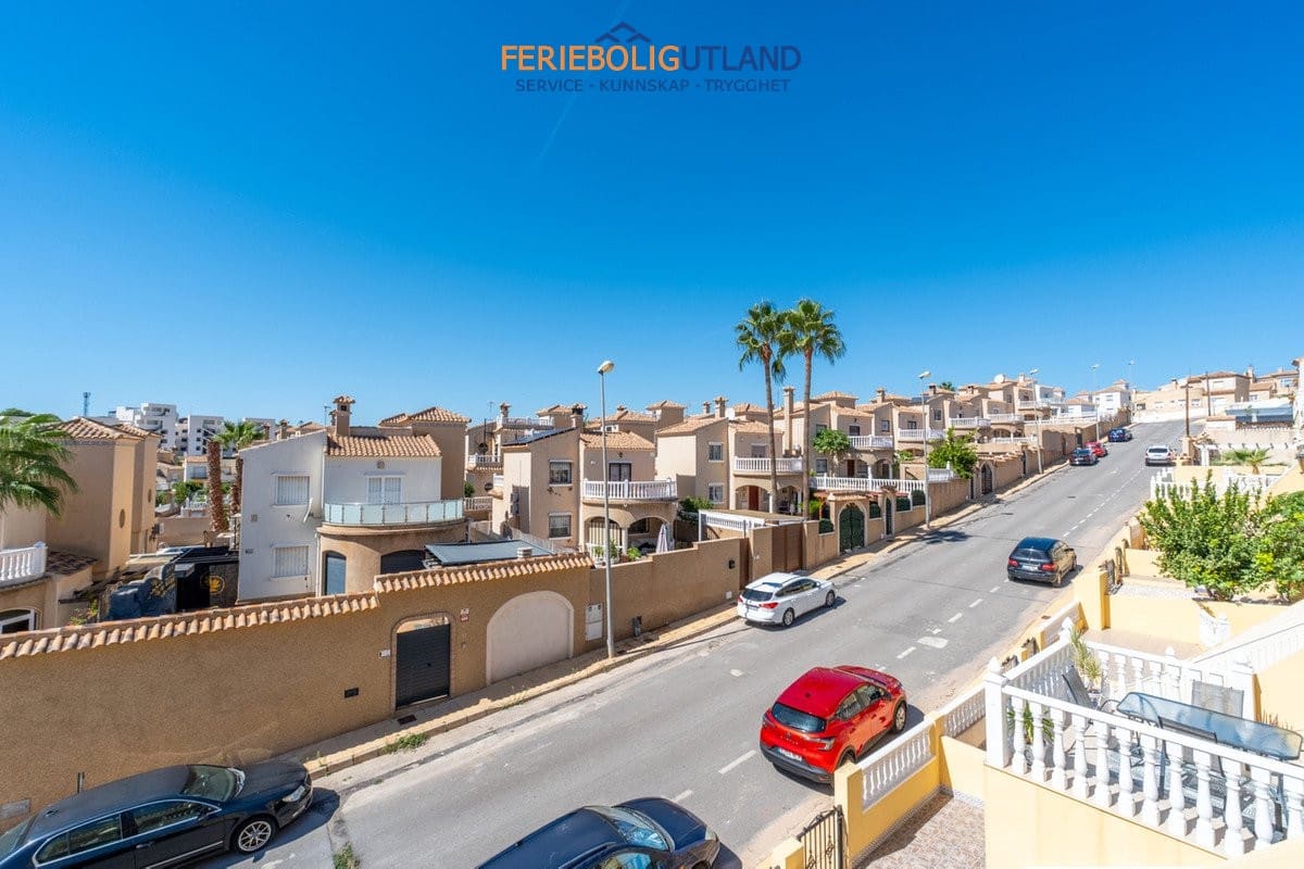 2 bedroom Townhouse for sale in Villamartin with pool - € 229,800 (Ref: 10154107)