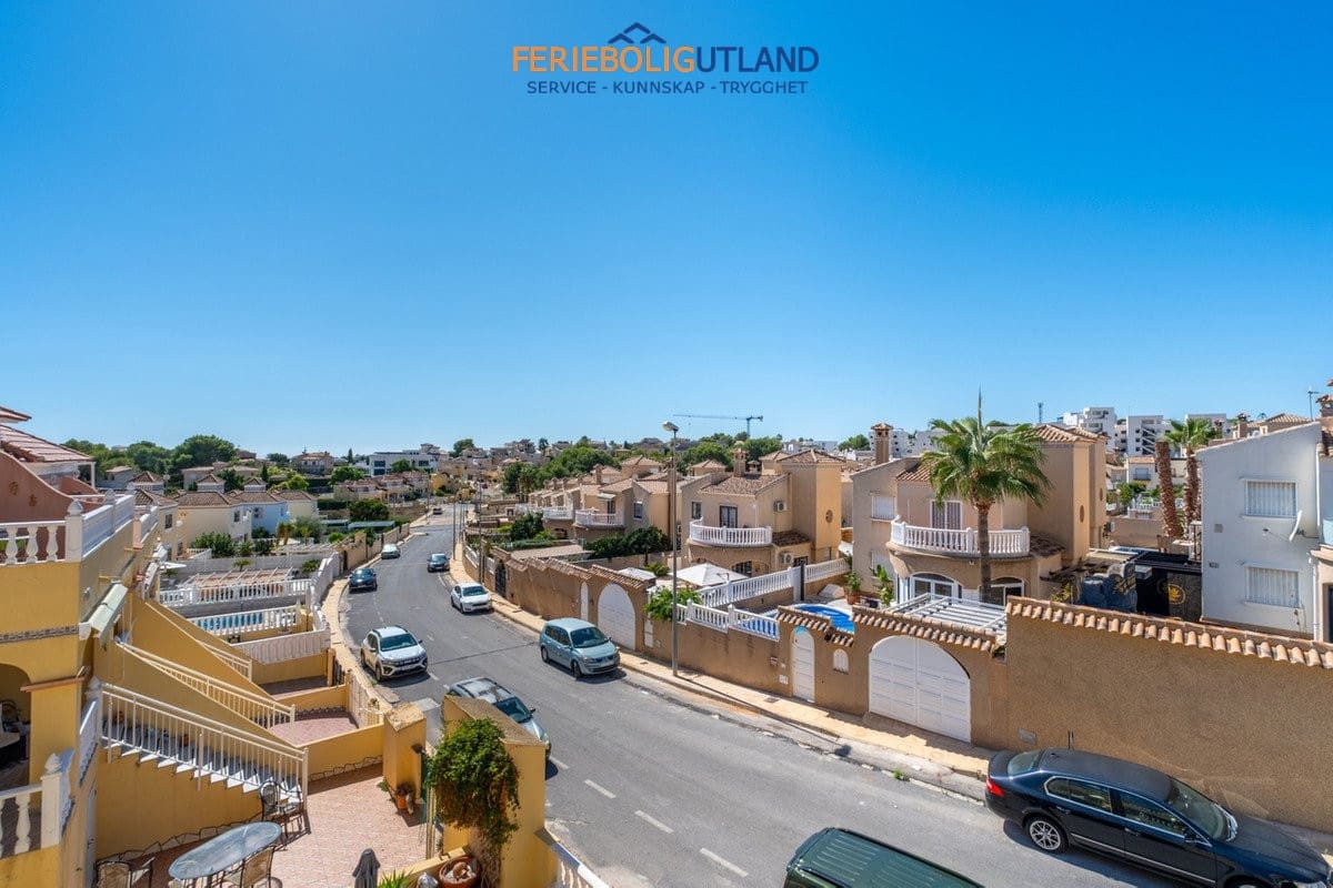 2 bedroom Townhouse for sale in Villamartin with pool - € 229,800 (Ref: 10154107)