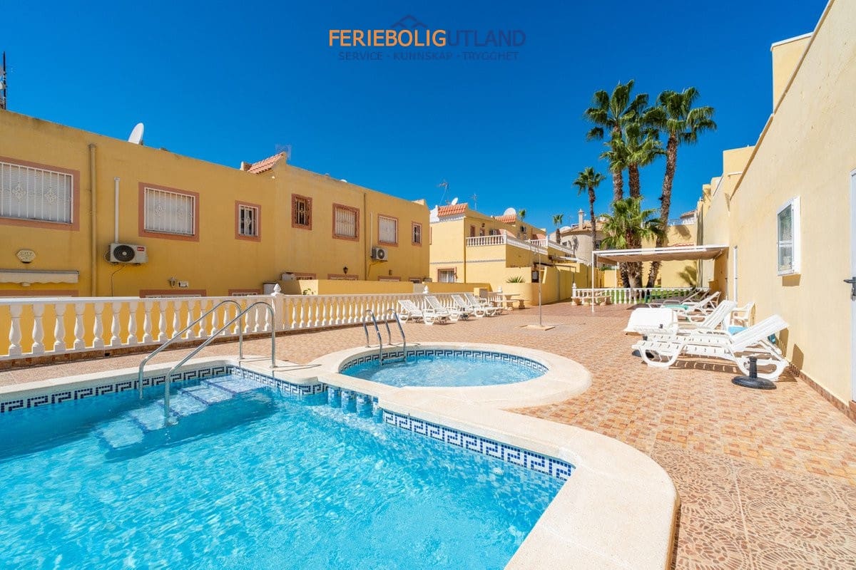 2 bedroom Townhouse for sale in Villamartin with pool - € 229,800 (Ref: 10154107)