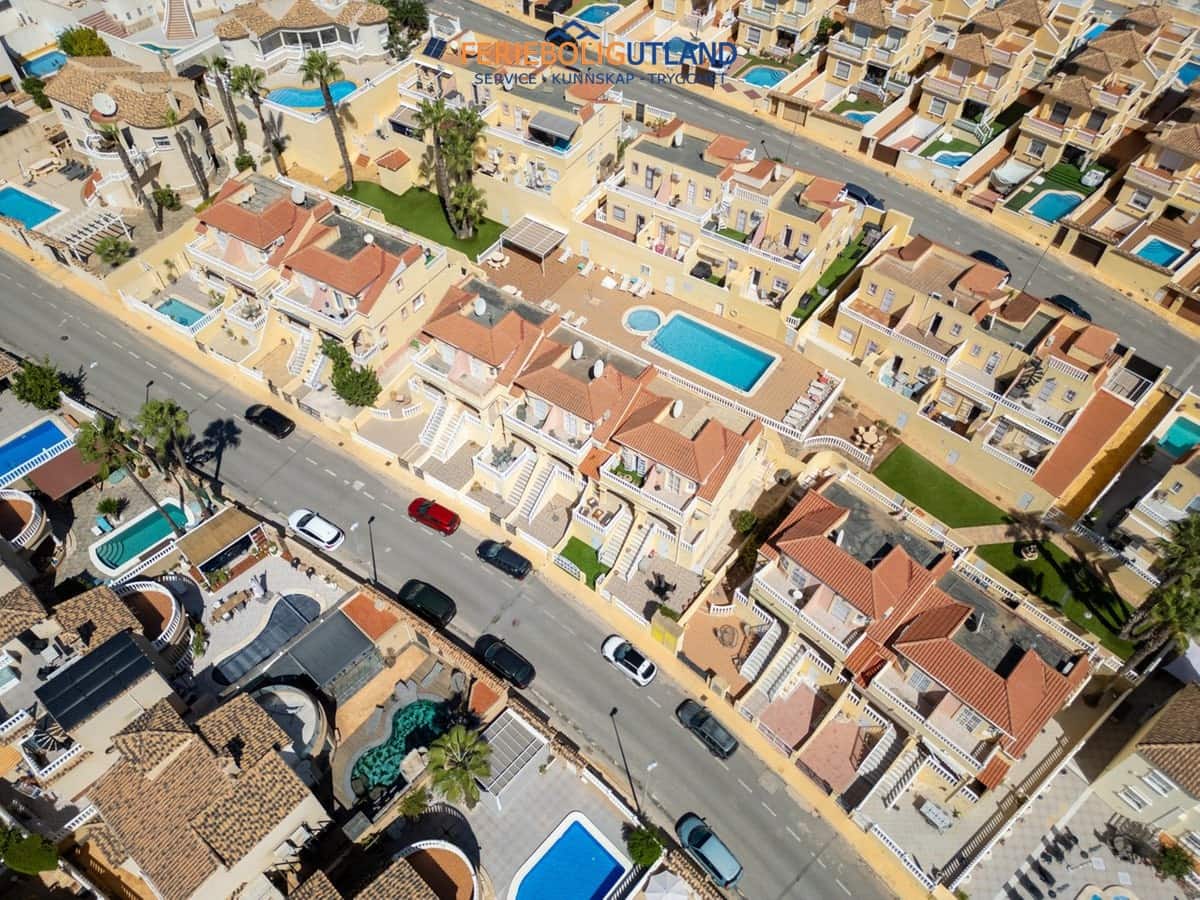 2 bedroom Townhouse for sale in Villamartin with pool - € 229,800 (Ref: 10154107)