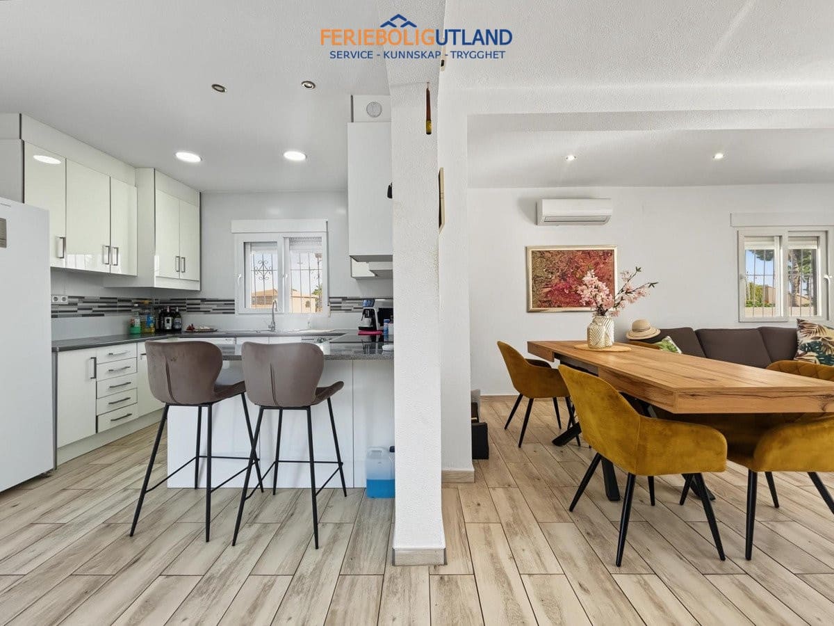 2 slaapkamer Villa te koop in Pinar de Campoverde met zwembad - € 295.000 (Ref: 10163230)