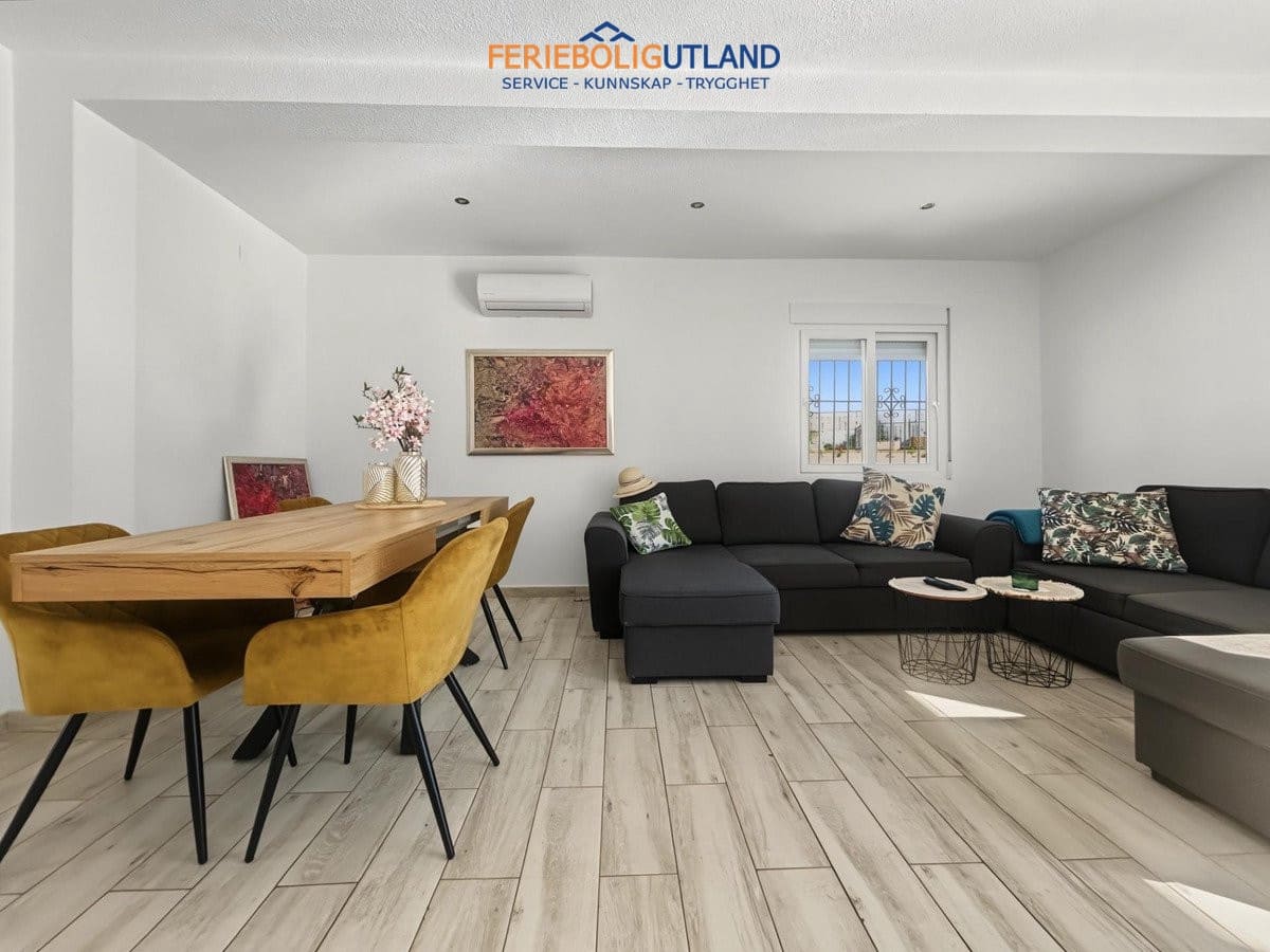 2 slaapkamer Villa te koop in Pinar de Campoverde met zwembad - € 295.000 (Ref: 10163230)