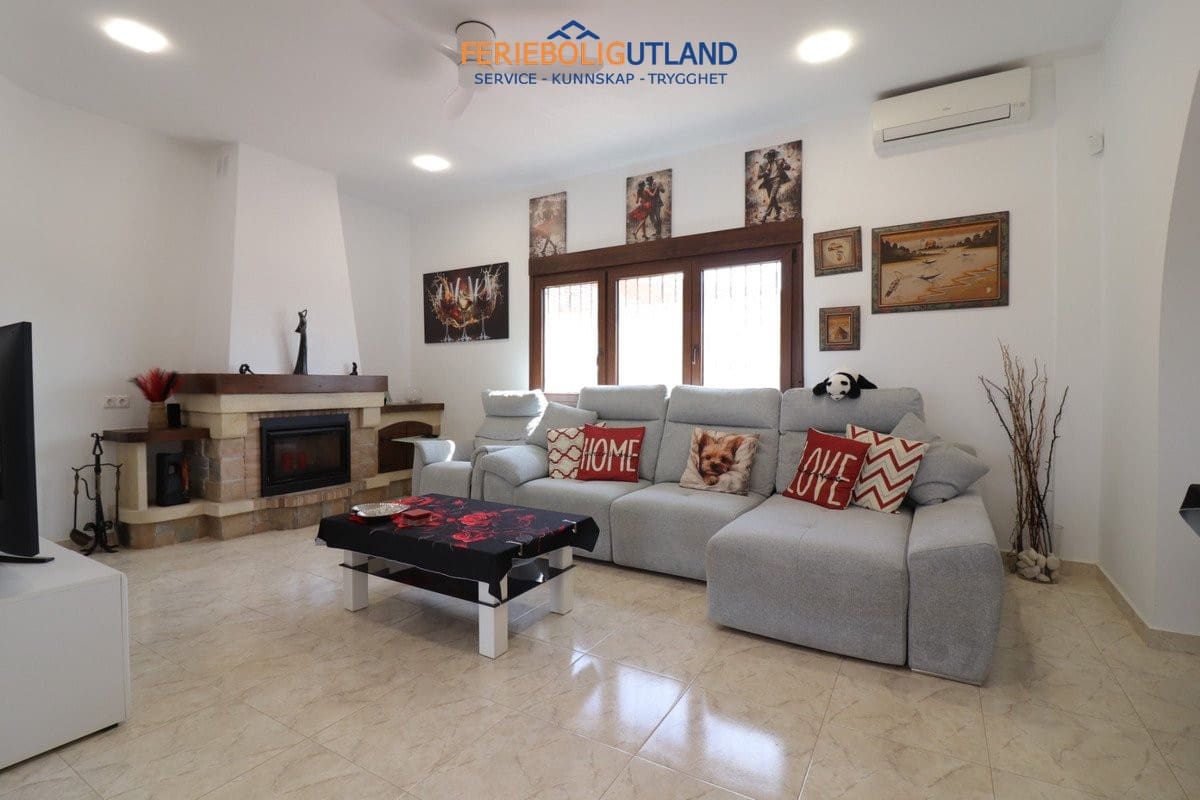 3 bedroom Villa for sale in Daya Vieja with pool garage - € 650,000 (Ref: 10163231)