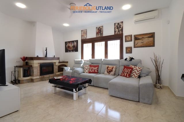 Chalet de 3 habitaciones en Daya Vieja en venta con piscina garaje - 650.000 € (Ref: 10163231)