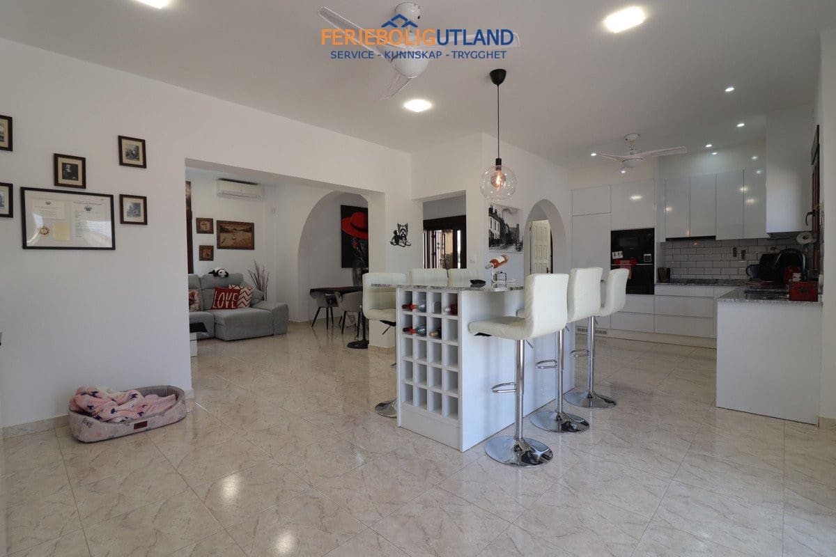 3 bedroom Villa for sale in Daya Vieja with pool garage - € 650,000 (Ref: 10163231)