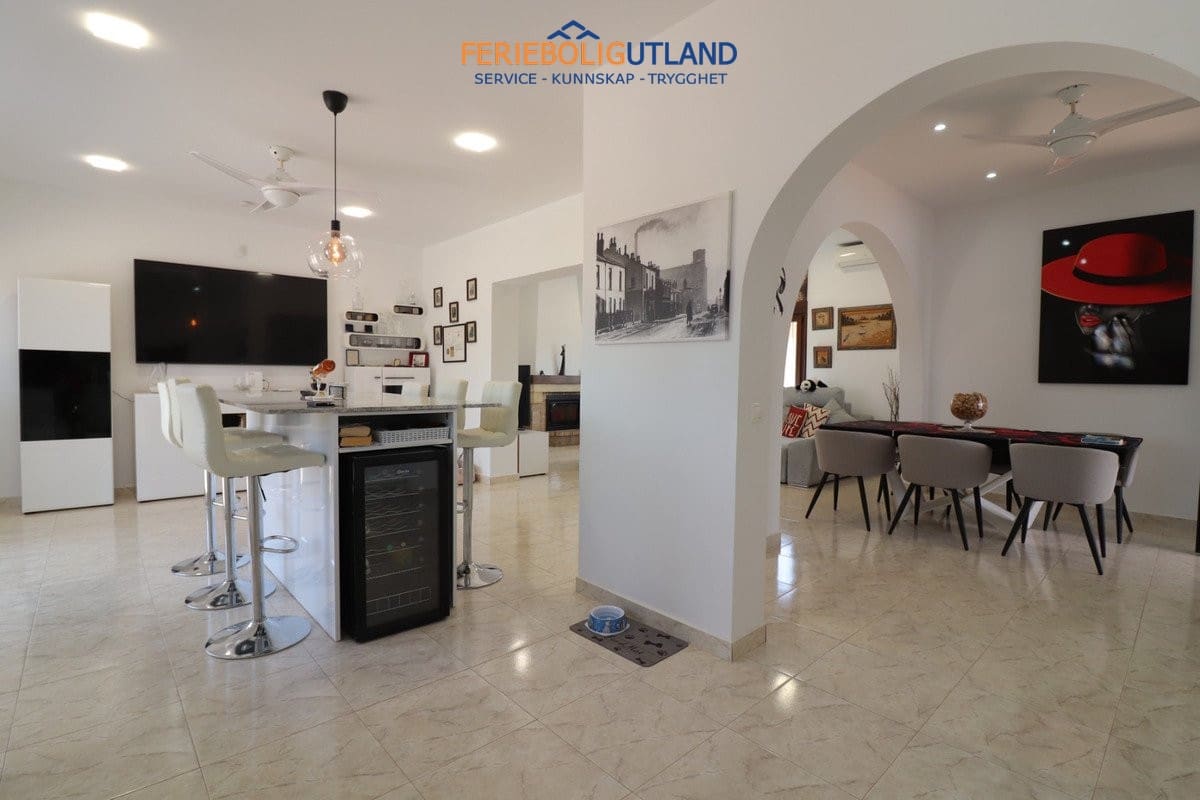 3 bedroom Villa for sale in Daya Vieja with pool garage - € 650,000 (Ref: 10163231)