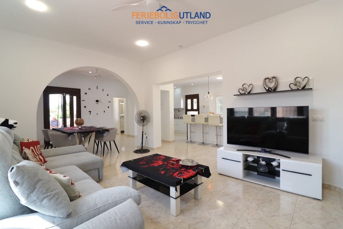 3 bedroom Villa for sale in Daya Vieja with pool garage - € 650,000 (Ref: 10163231)