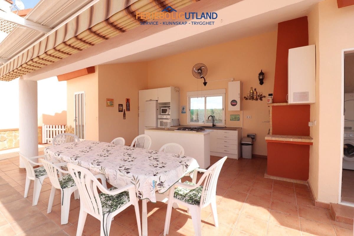 3 bedroom Villa for sale in Daya Vieja with pool garage - € 650,000 (Ref: 10163231)