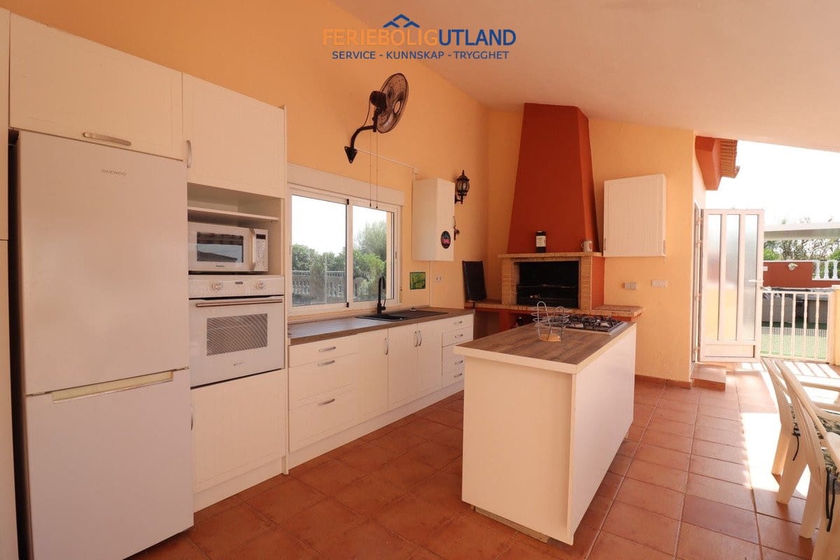 3 bedroom Villa for sale in Daya Vieja with pool garage - € 650,000 (Ref: 10163231)
